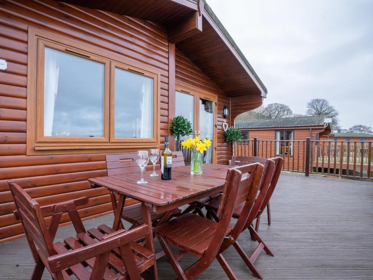 Chalet Loch Leven Lodge 12 By Interhome Kinross Bagian luar foto