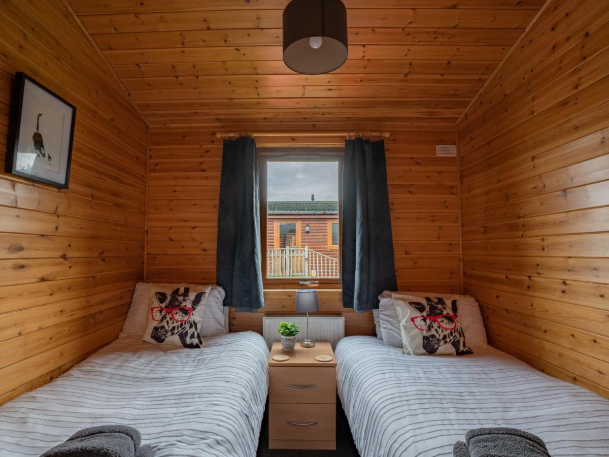 Chalet Loch Leven Lodge 12 By Interhome Kinross Bagian luar foto
