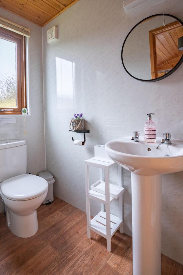 Chalet Loch Leven Lodge 12 By Interhome Kinross Bagian luar foto